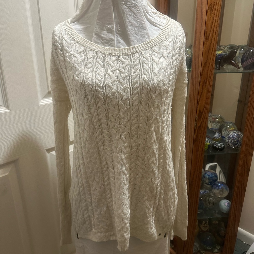 American Eagle Outfitters Sweater - Women’s